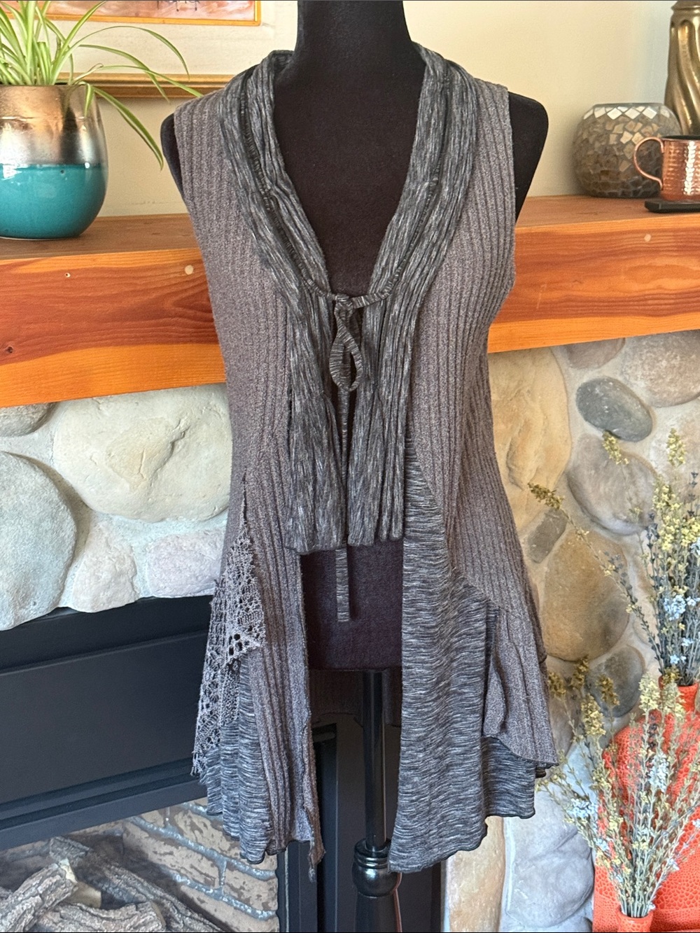 Boo Radley Ribbed Knit Cardigan Vest in Charcoal Gray (M)